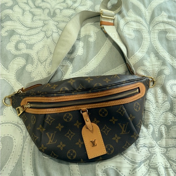Louis Vuitton Handbags - Louis Vuitton Monogram Canvas High Rise Bumbag
